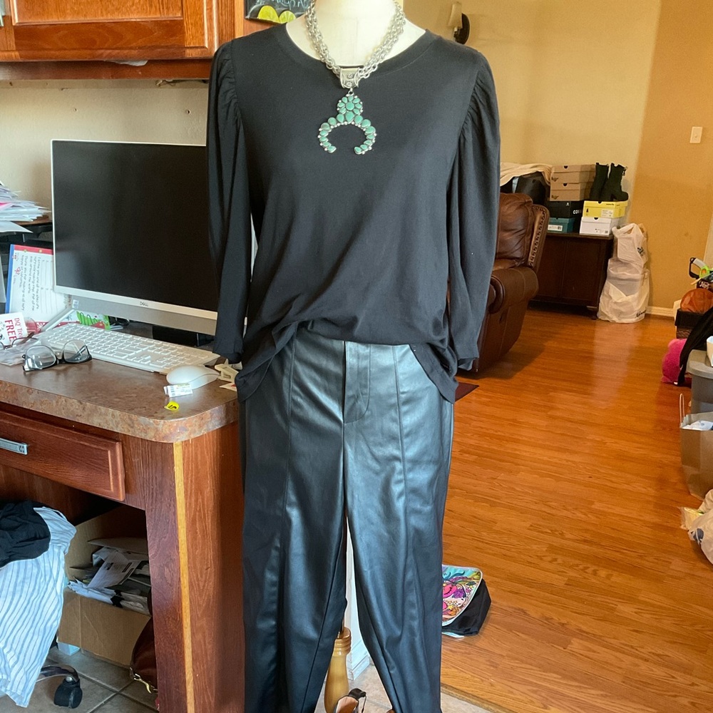 Cato Black Faux Leather Cropped Pullon Pants Size M, NWT